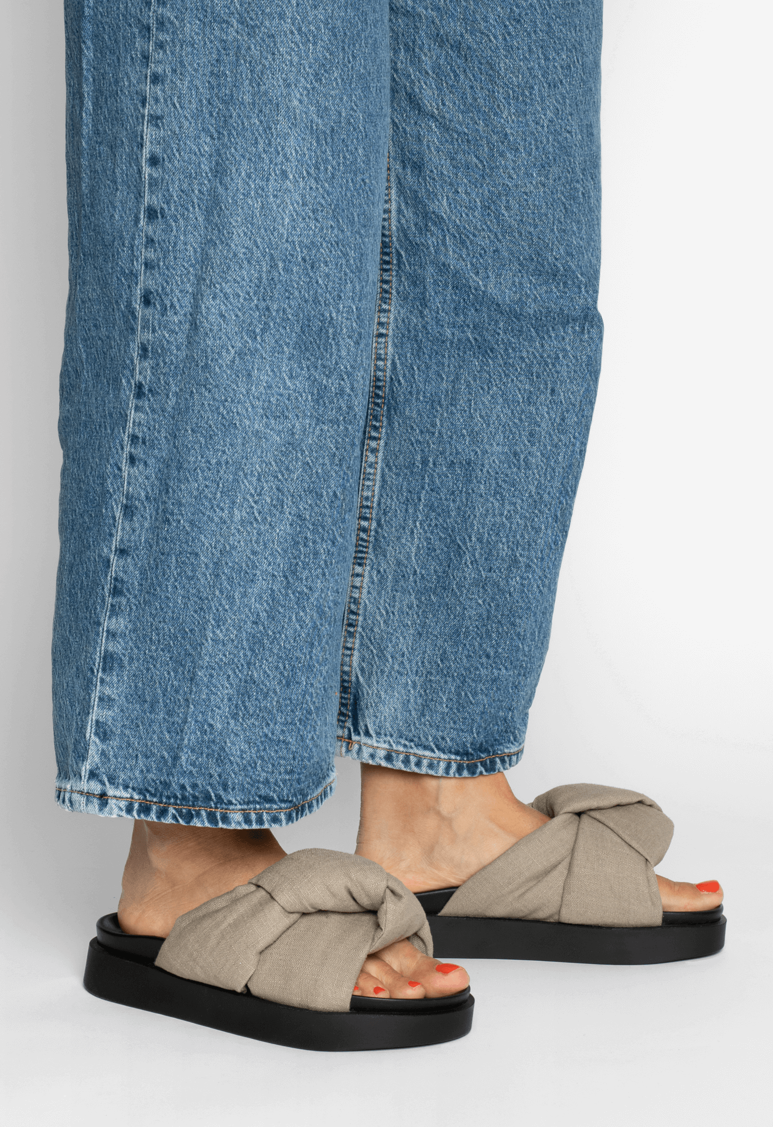 Oversized Linen Knot