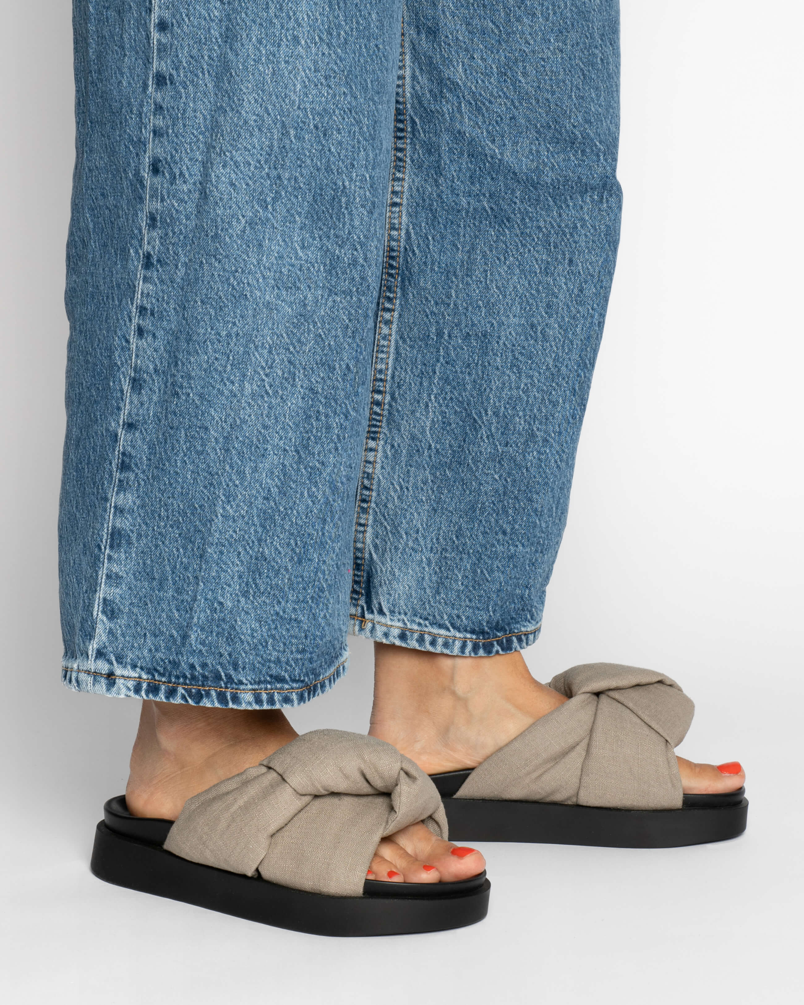 Oversized Linen Knot